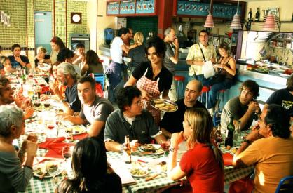 volver-restaurant-scene